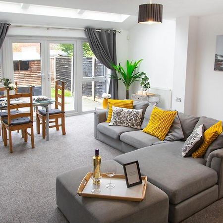 Cozy Townhouse In The Heart Of Greater Manchester Villa Exterior foto
