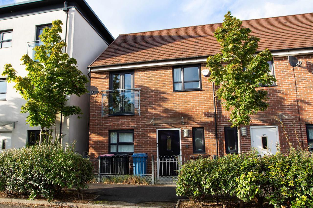 Cozy Townhouse In The Heart Of Greater Manchester Villa Exterior foto